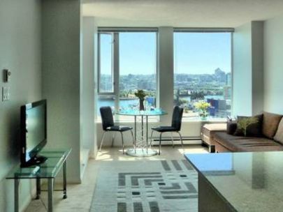 Stunning 1 BR/1Bath Condo in Downtown w/ False Creek View